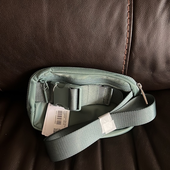 NWT Lululemon Everywhere Belt Bag 1L- Tidewater Teal - Picture 7 of 9